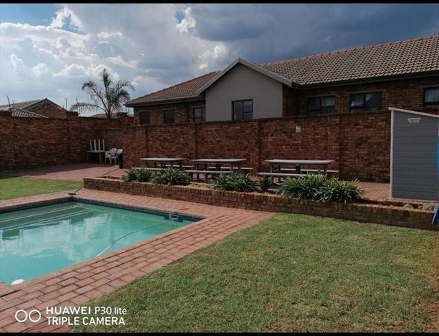 2 BEDROOM TOWNHOUSE FOR SALE IN BARTLETT